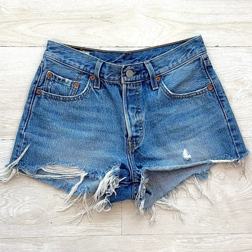 Levi's 501 Premium Denim Shorts Womens Size 25 Distressed High Rise Button Fly‎